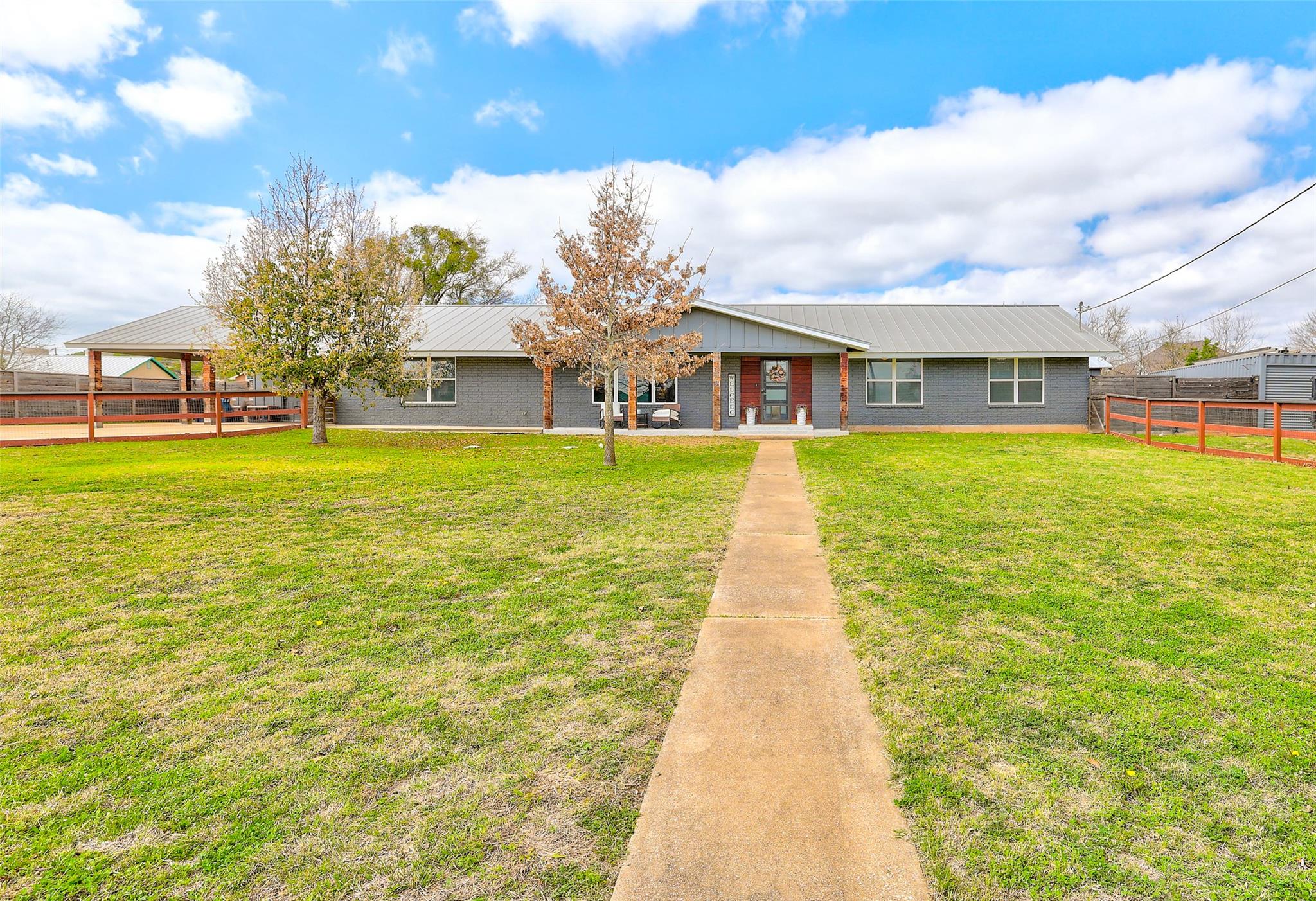 109 High Gabriel Dr, Leander