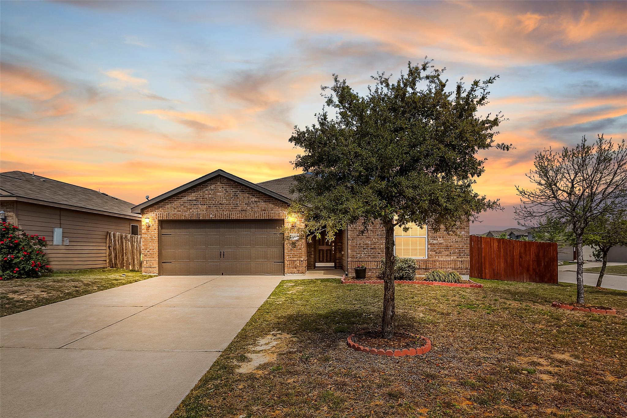 100 Robertson Ln, Jarrell, TX 76537