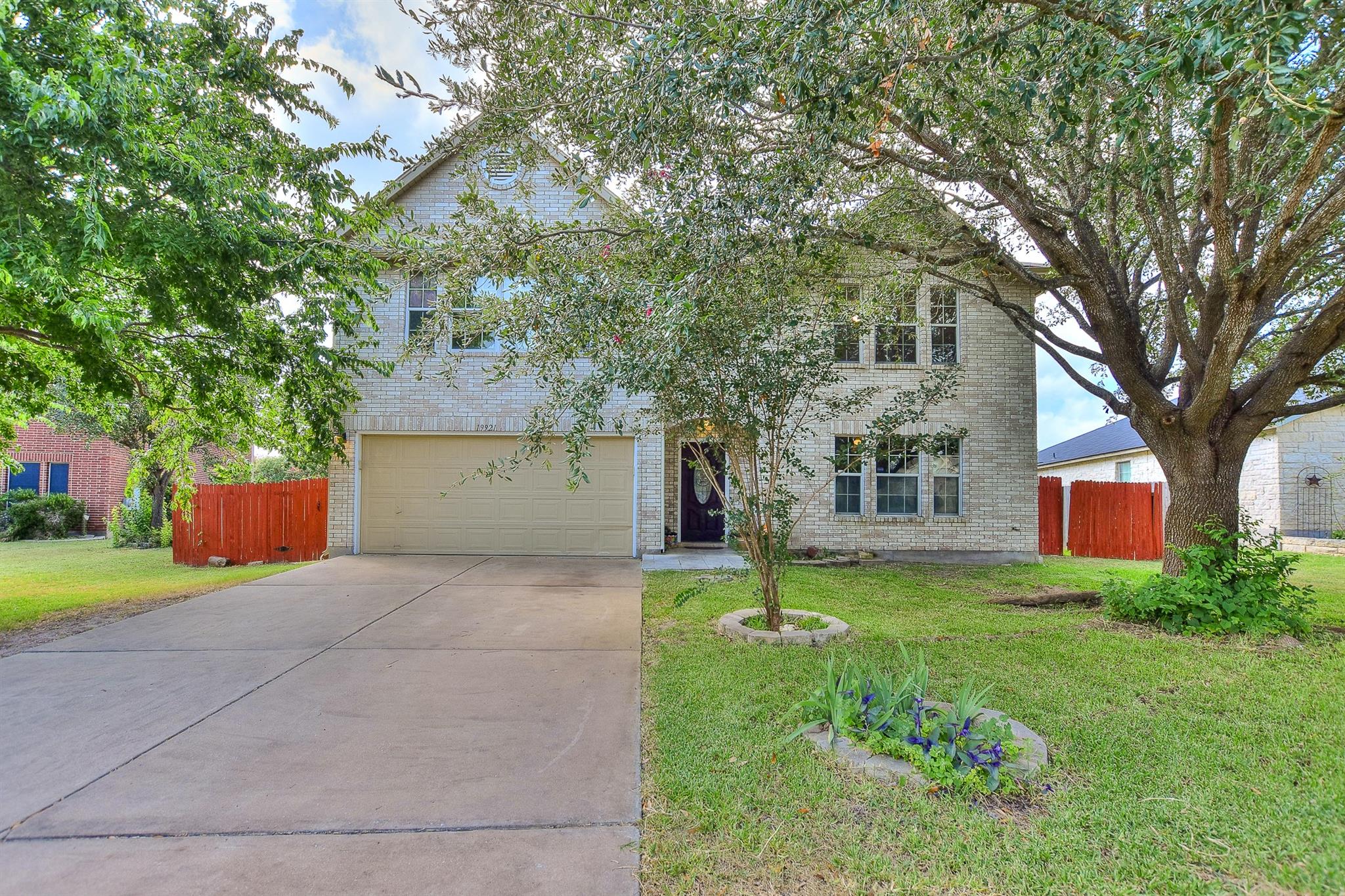 19921 San Chisolm Dr, Round Rock, TX 78664
