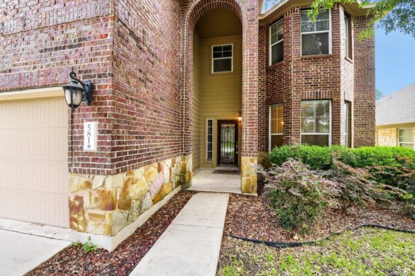 581 Middle Crk, Buda