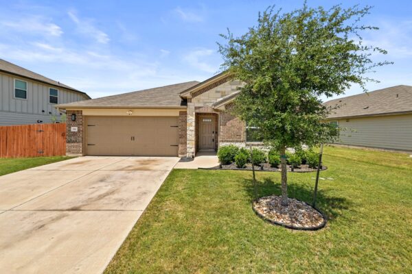 114 Grasslands Trl, Hutto
