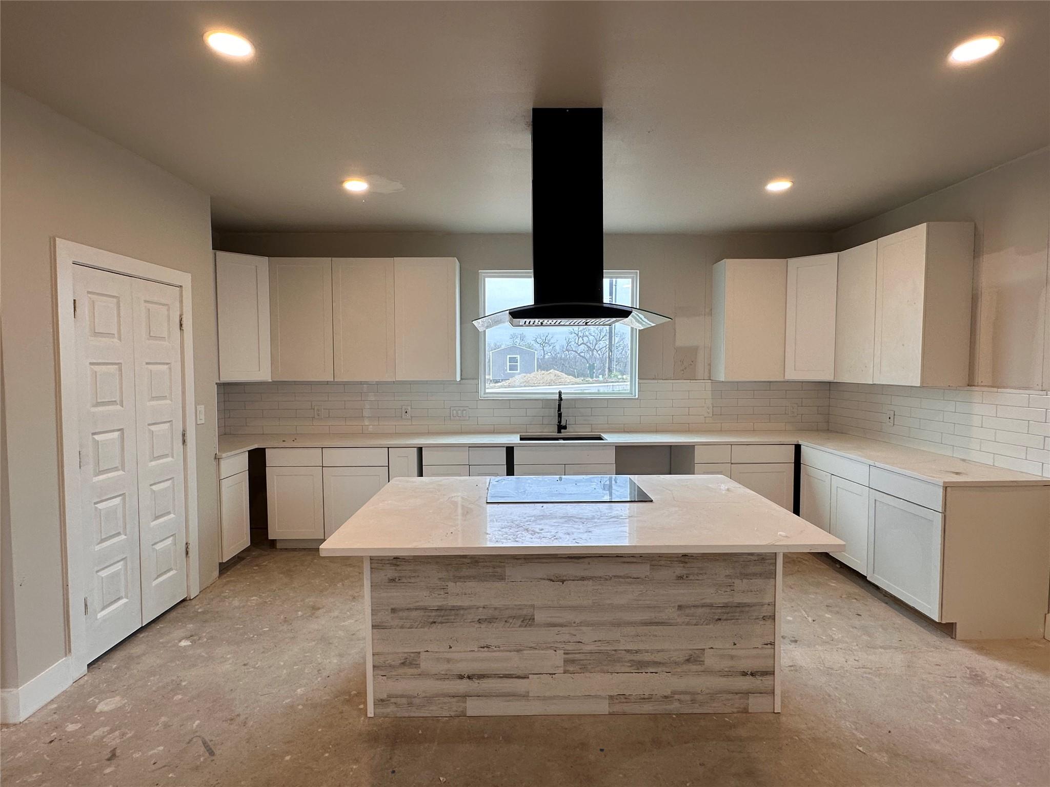 306 Centella Cir, Dale, TX 78616