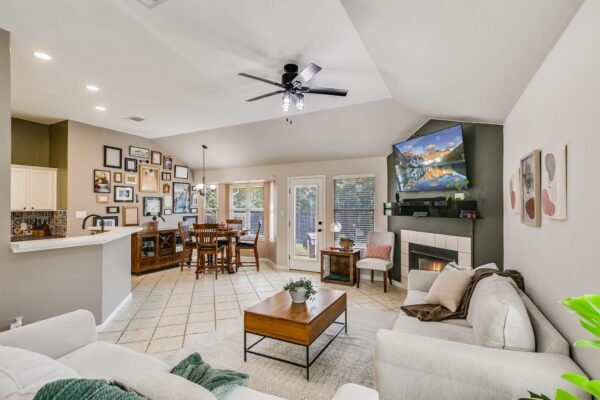 1302 Redbud Ln, Leander
