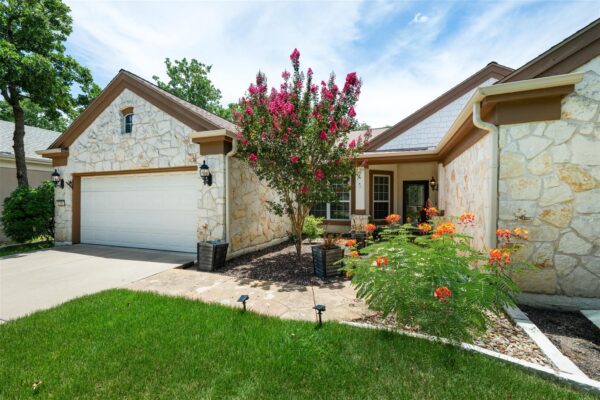 202 River Rock Dr, Georgetown