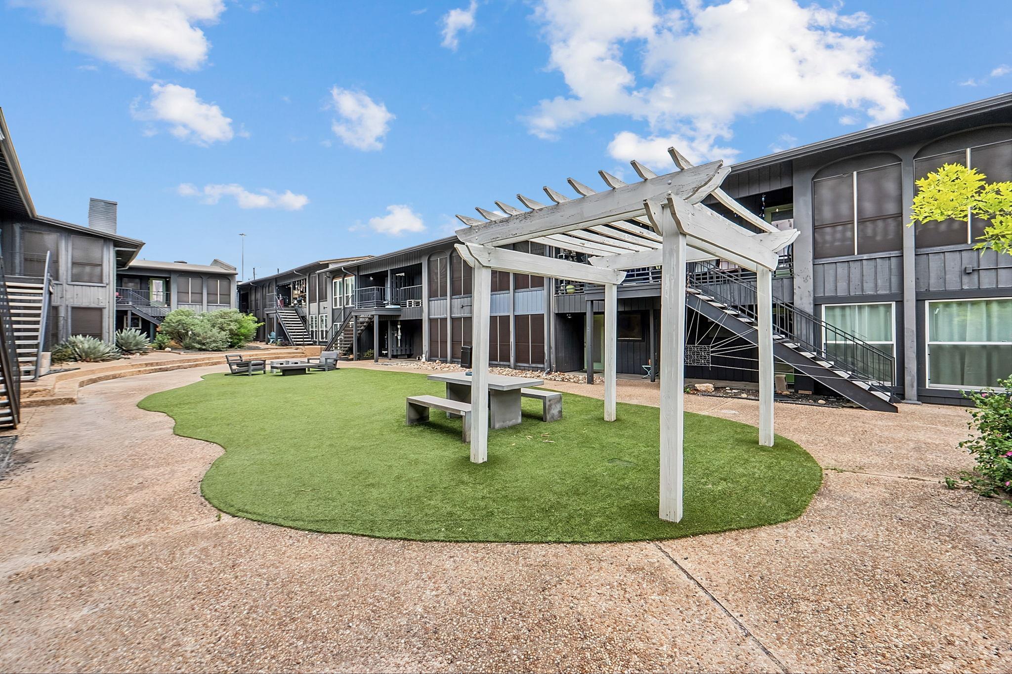 909 Reinli St #118, Austin, TX 78751