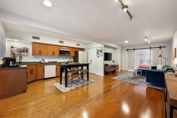 1115 10th St #209, Austin