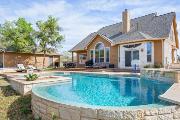 154 Old Settlers Dr, Bastrop