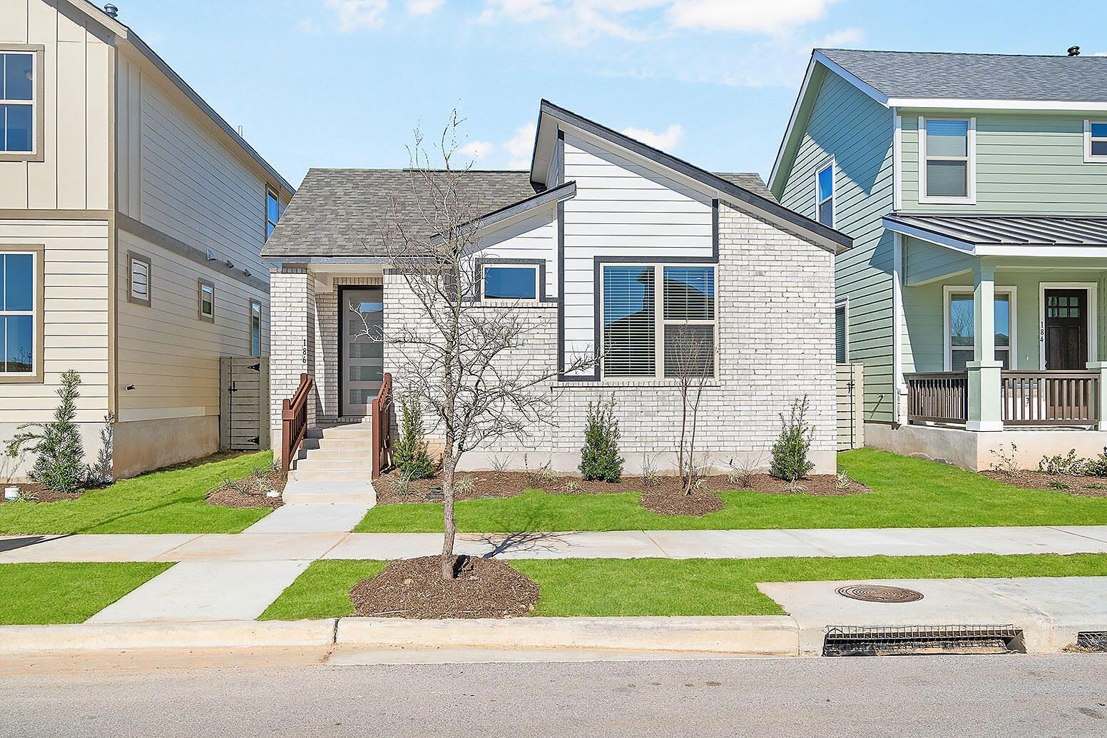 186 Weaver Ln, Bastrop, TX 78602