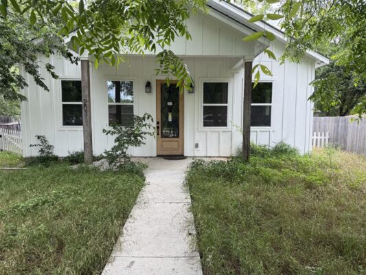 203 Vernon St #A, Thrall