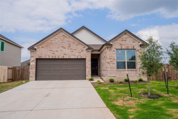 304 Summit Dr, Lockhart