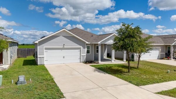 151 Shiro Dr, Kyle