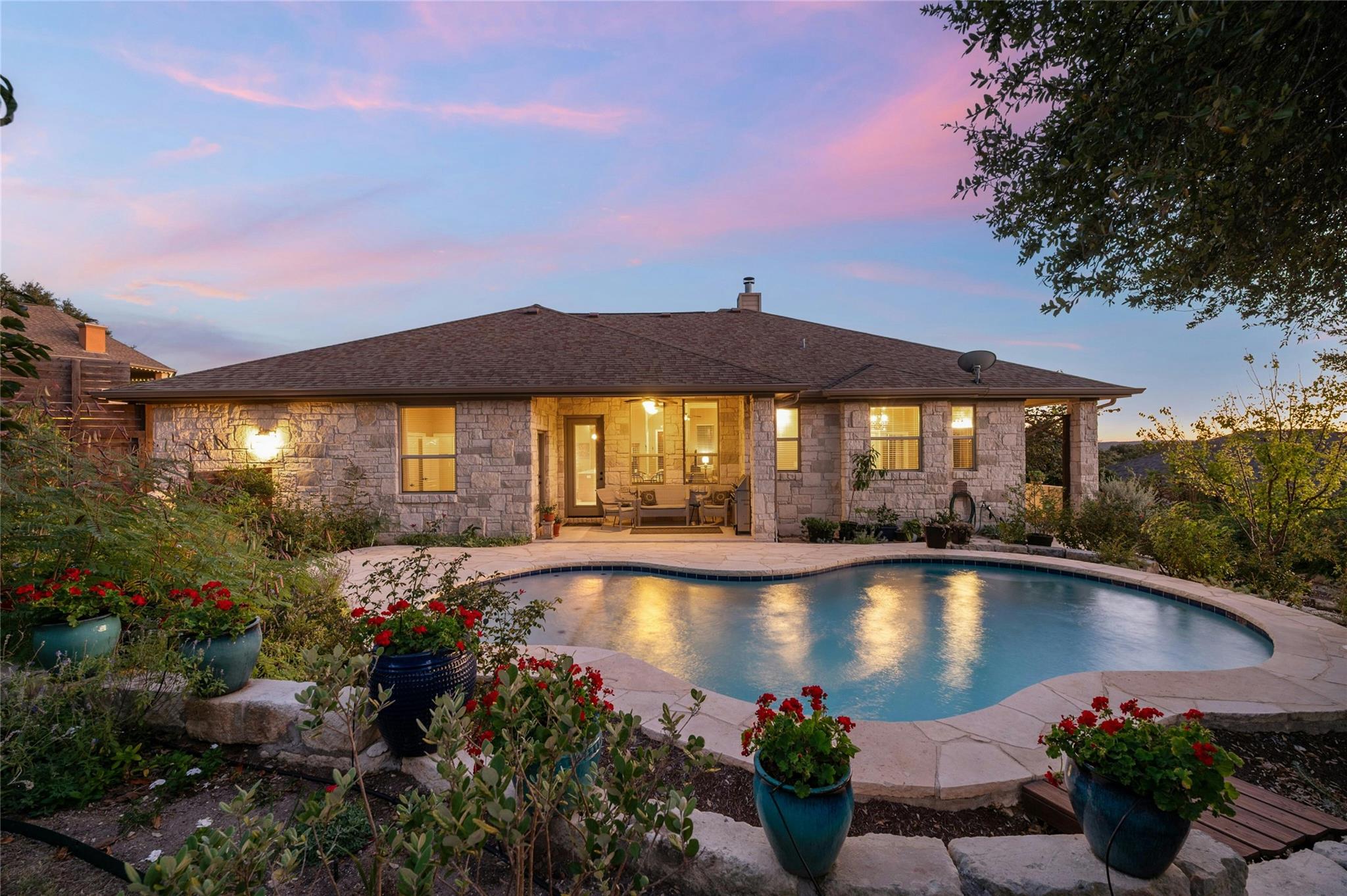 201 Greenridge Ln, Dripping Springs, TX 78620