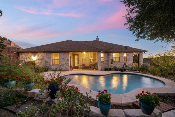 201 Greenridge Ln, Dripping Springs
