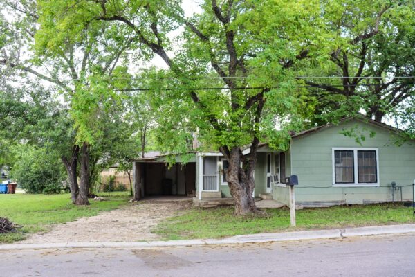 803 Third St, Lockhart