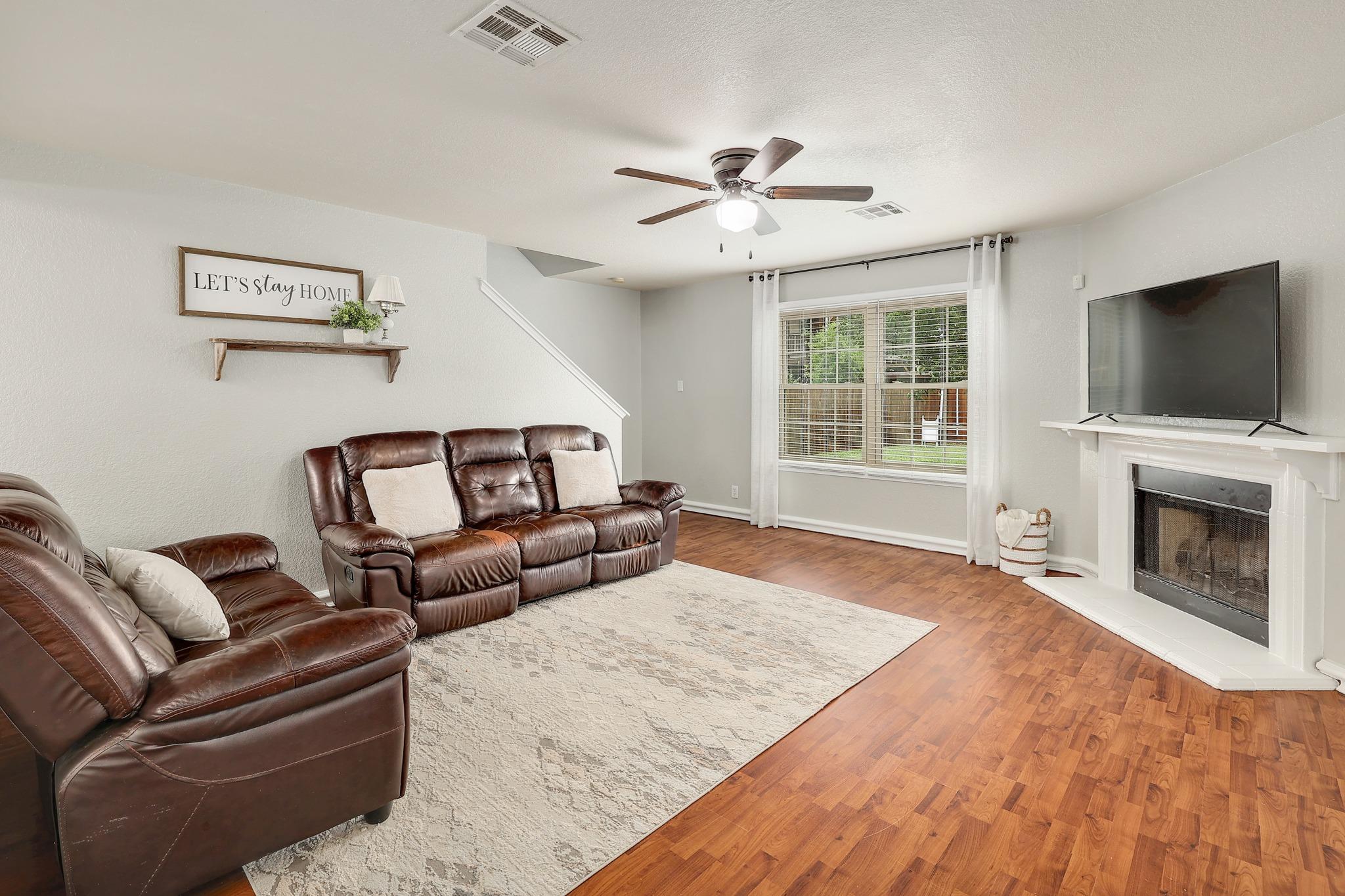 335 Mistletoe Ln, Kyle, TX 78640