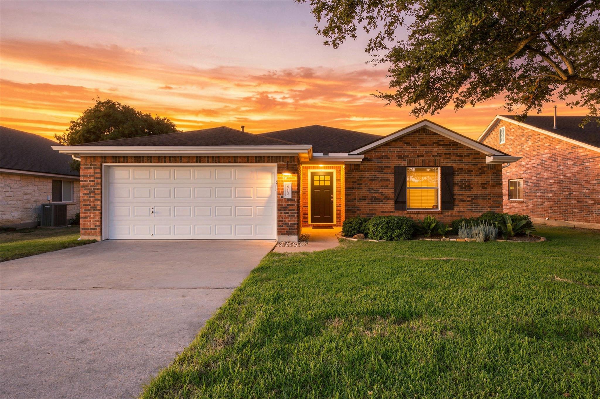 613 Glen Valley Ln, Leander, TX 78641
