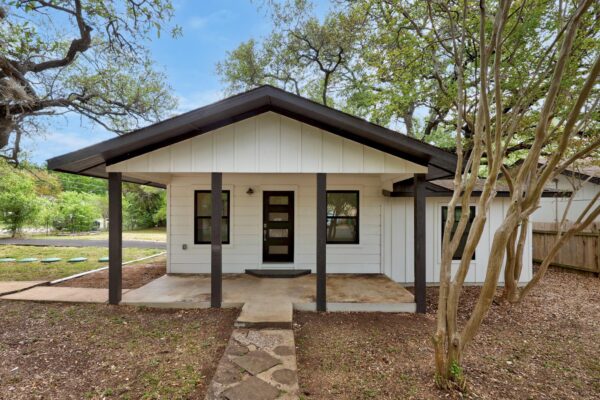 11013 Travis Dr, Jonestown