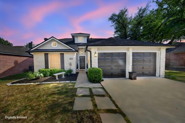806 Mountain Ridge Dr, Leander