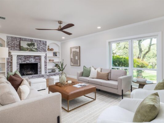 701 Oakwood Ln, Dripping Springs