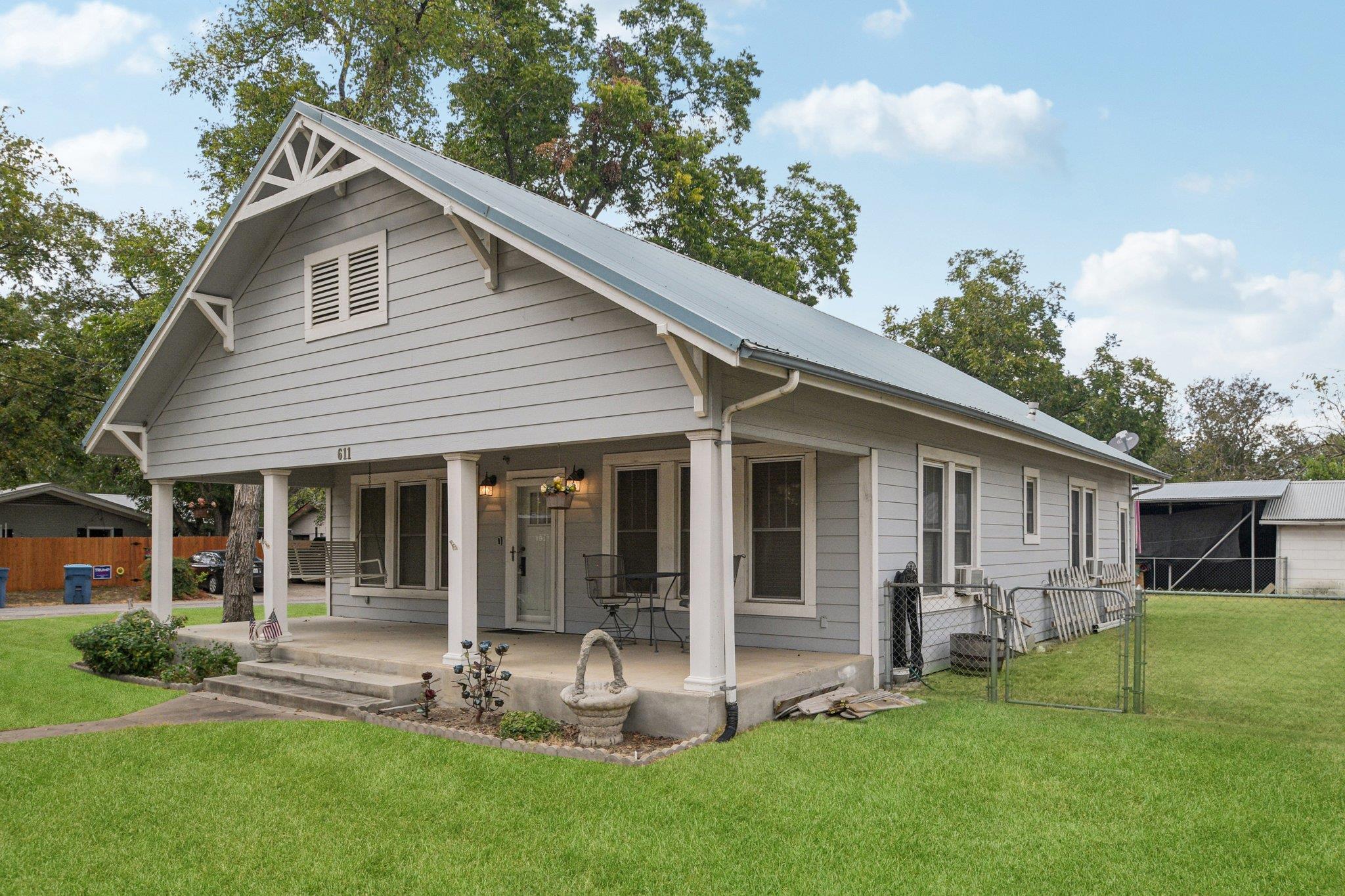 611 N Main St, Elgin, TX 78621