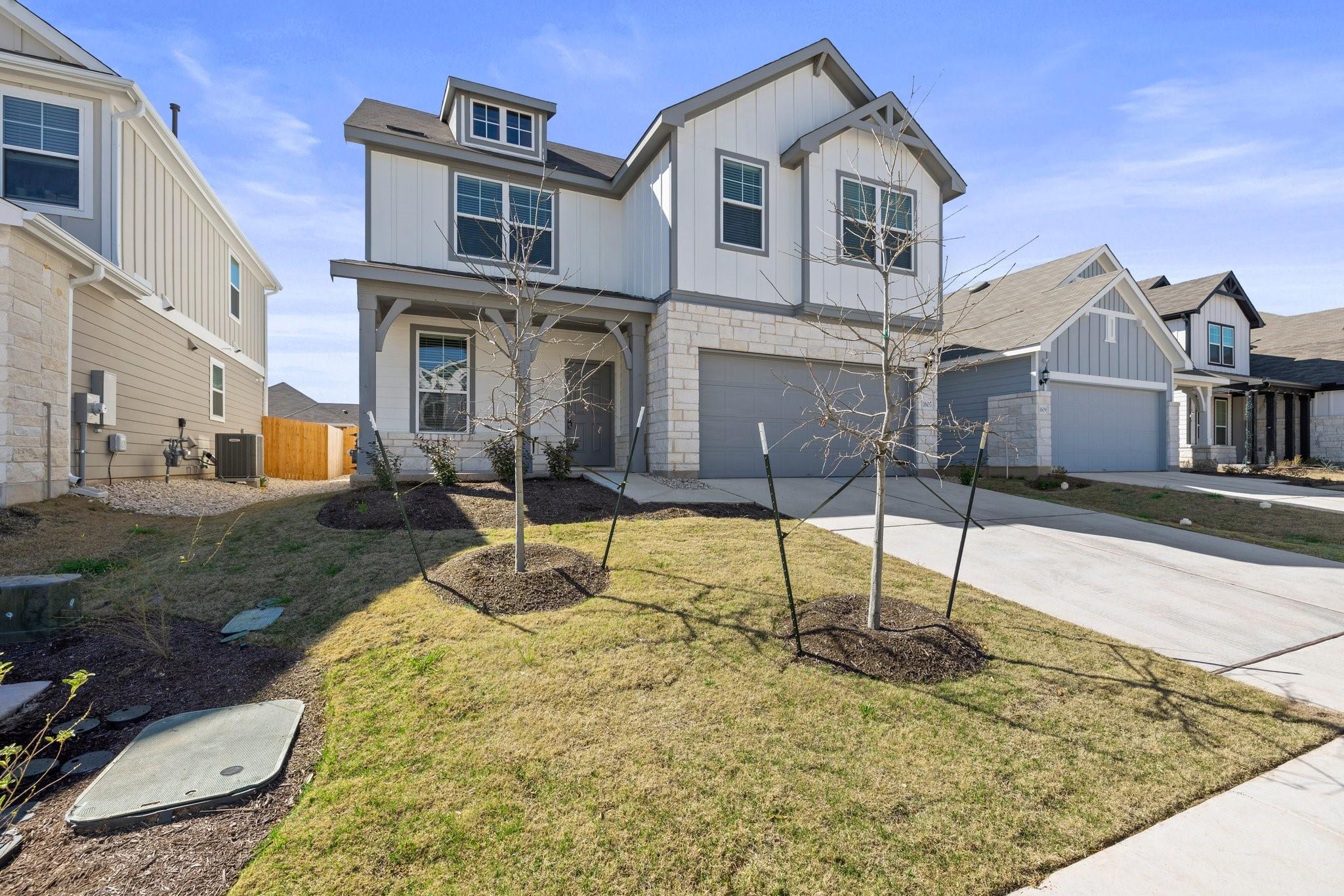 1605 Holly Lake Dr, Leander
