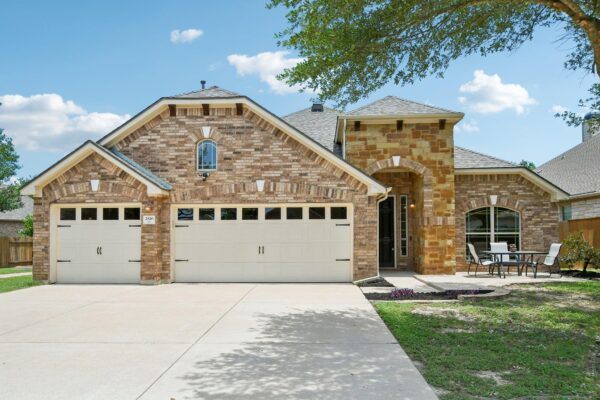 2816 Homecoming None, Leander