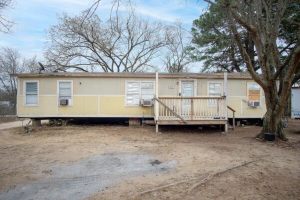 133 Horseshoe Dr, Bastrop