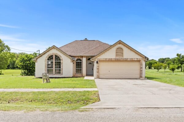 84 Thomas Dr, Martindale