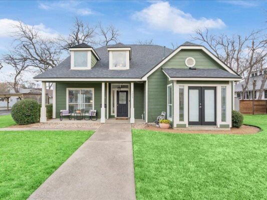 1205 S Main St, Georgetown