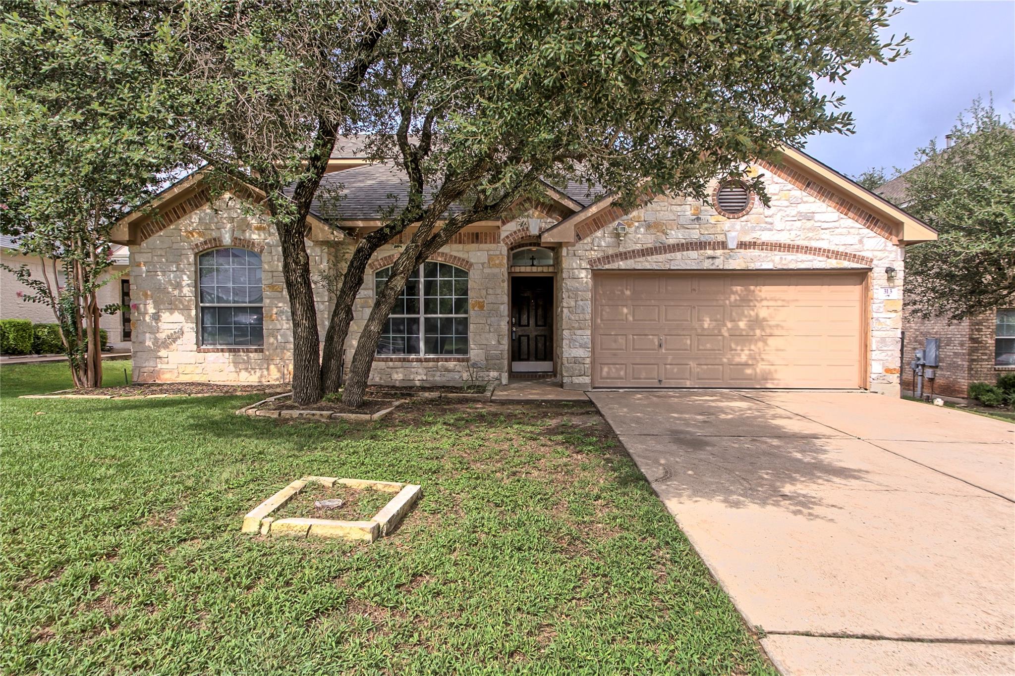 313 Olmos Dr, Leander, TX 78641