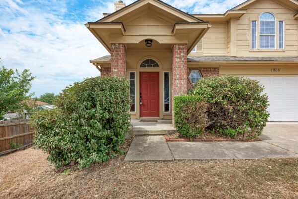 903 Estate Dr, Hutto