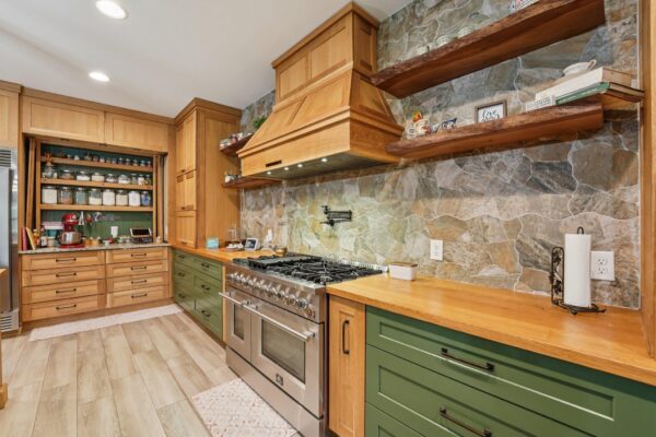 156 Three Creeks Dr, Bertram