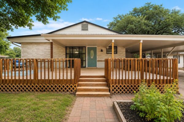 1700 W 7th St, Taylor