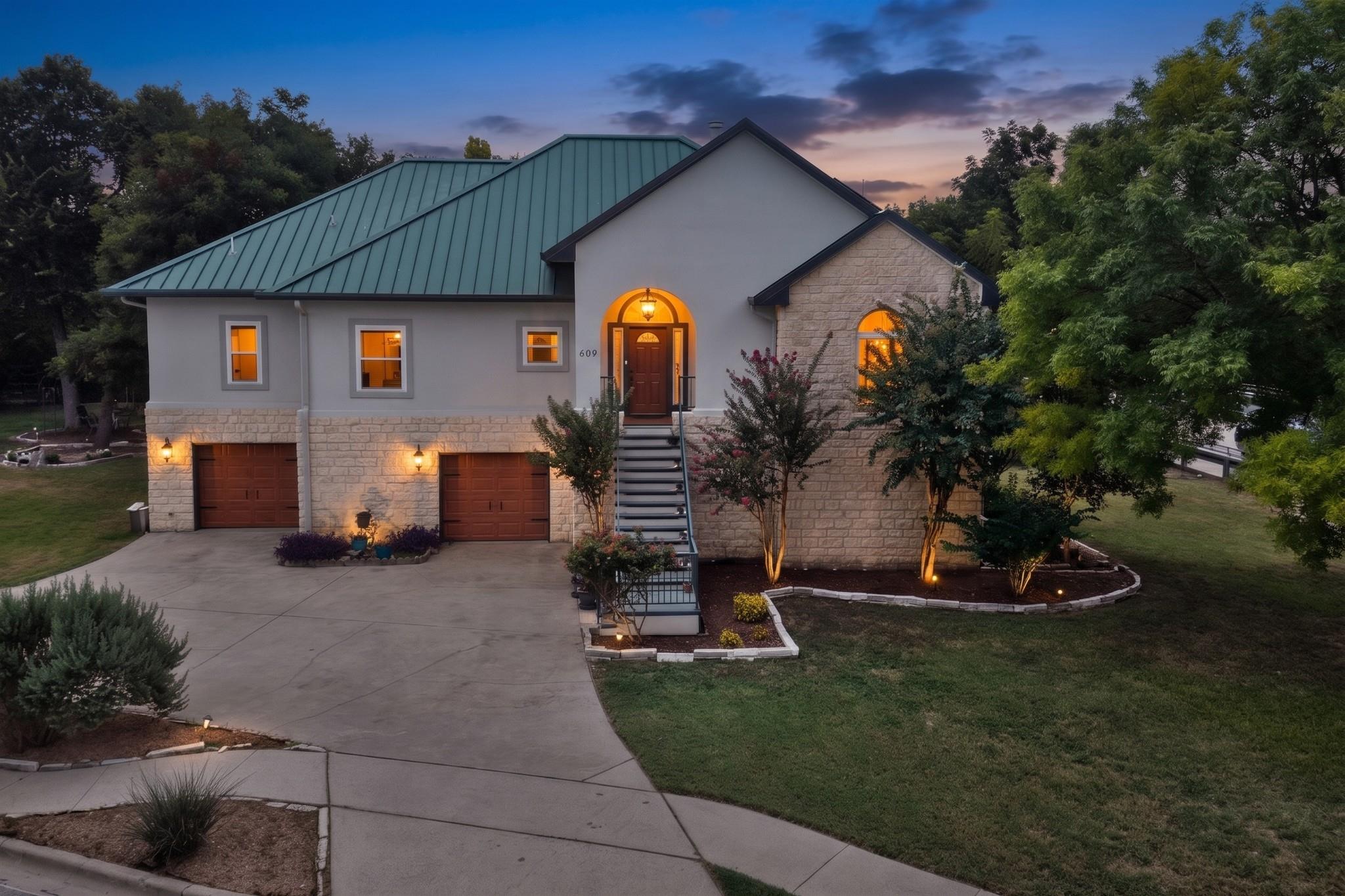 609 S LAKE CREEK Dr, Round Rock, TX 78681
