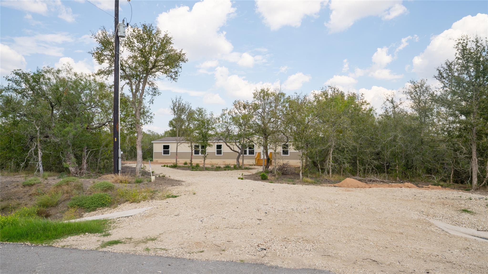 123 Baylen Clifton Ln, Lockhart, TX 78644