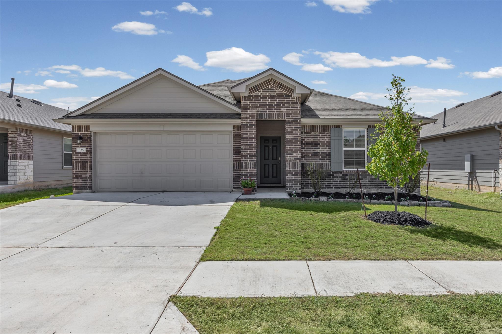 325 Granary Dr, Uhland, TX 78640