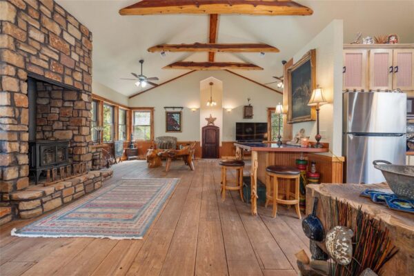136 Red Fox Ln, Bastrop