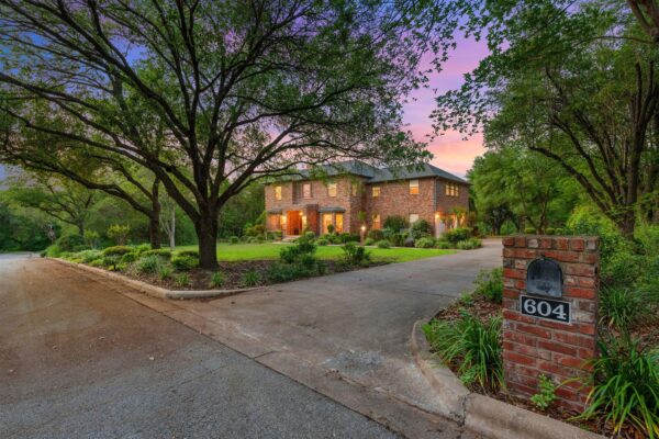 604 Rainbow Cv, West Lake Hills