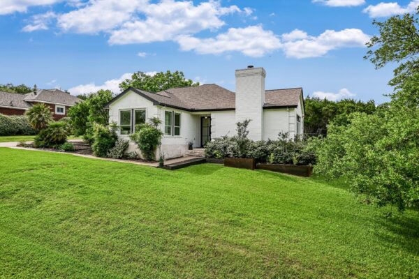 621 Peterson Ln, Lakeway