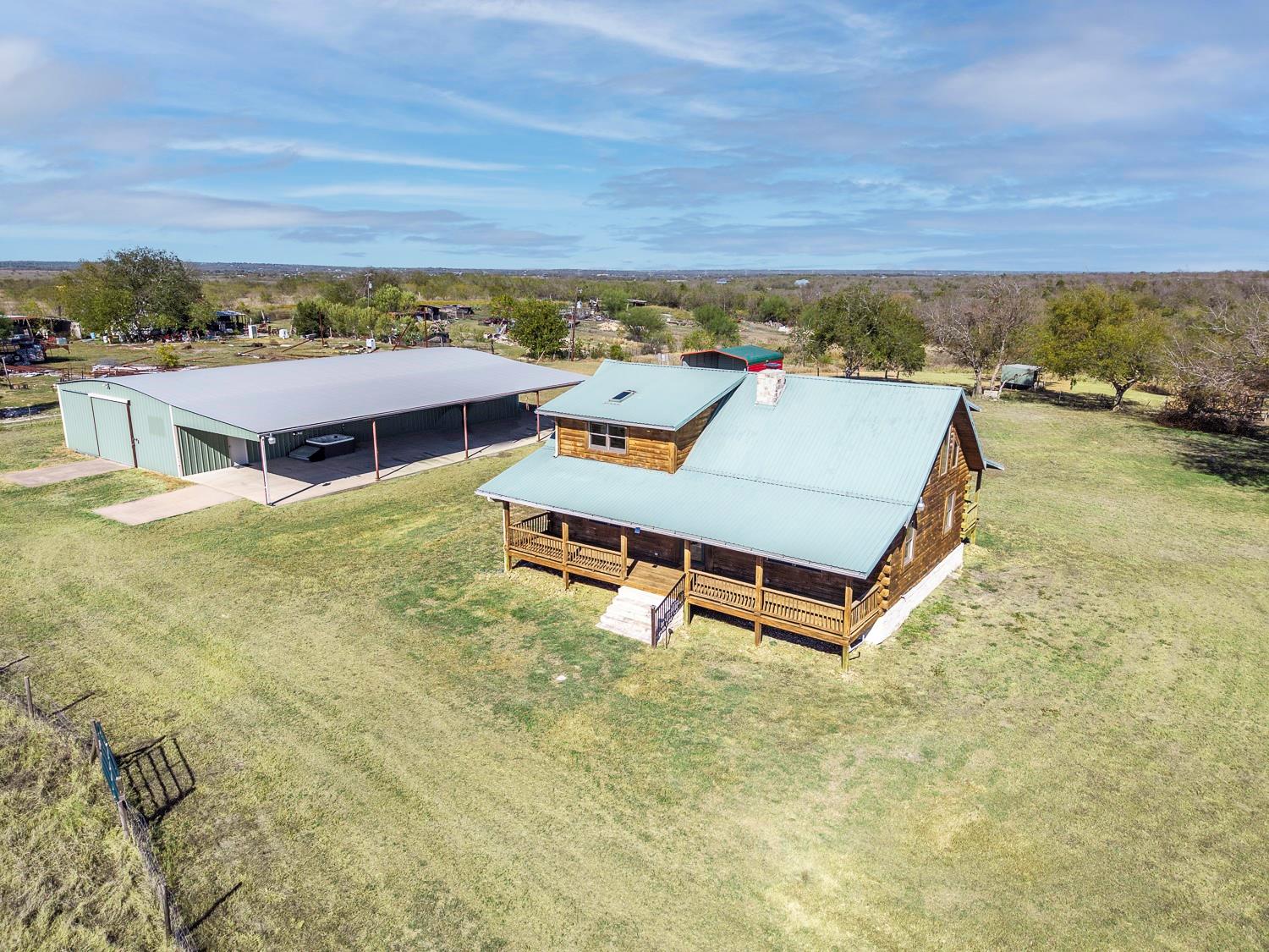 350 Hillview Rd, Dale, TX 78616