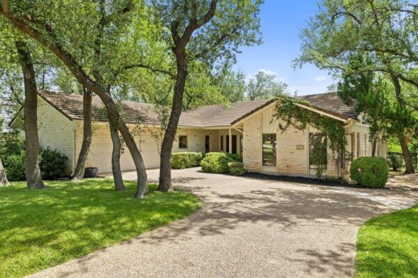 110 Blue Jay Dr, Lakeway