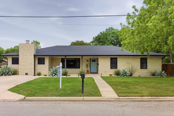 500 S Rio Grande St, Lockhart