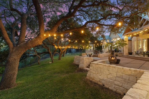 222 Winn Valley Dr, Wimberley