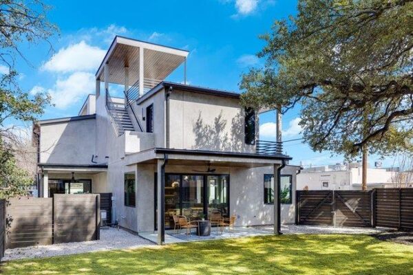 107 W Johanna St #B, Austin