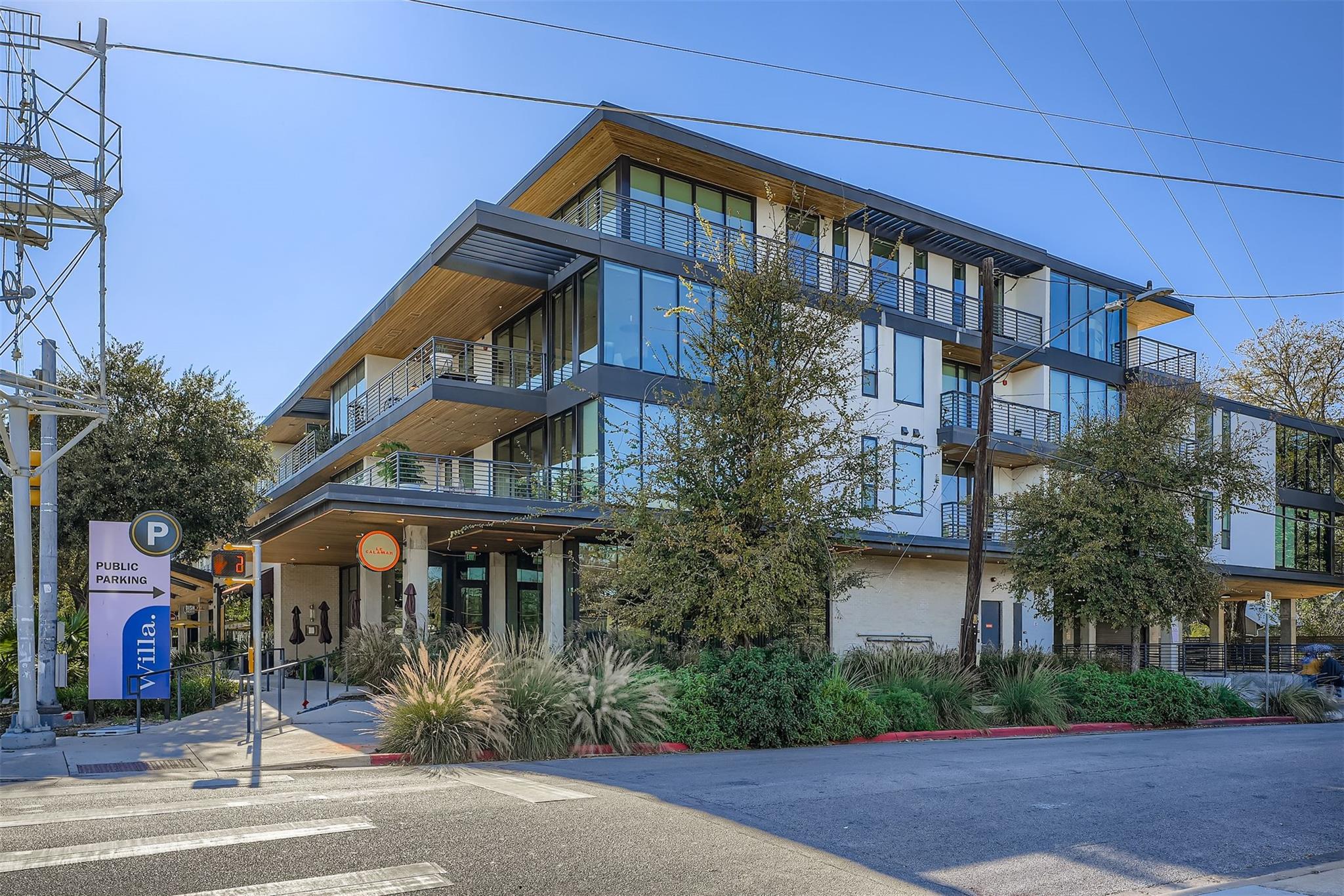 1600 S 1st St #201, Austin, TX 78704