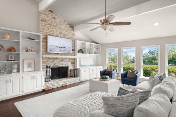 209 Crescent Blf, Lakeway