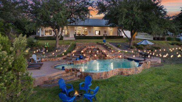 4607 R O Dr, Spicewood