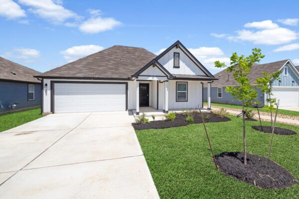 217 Sweetwater Creek Ln, Hutto