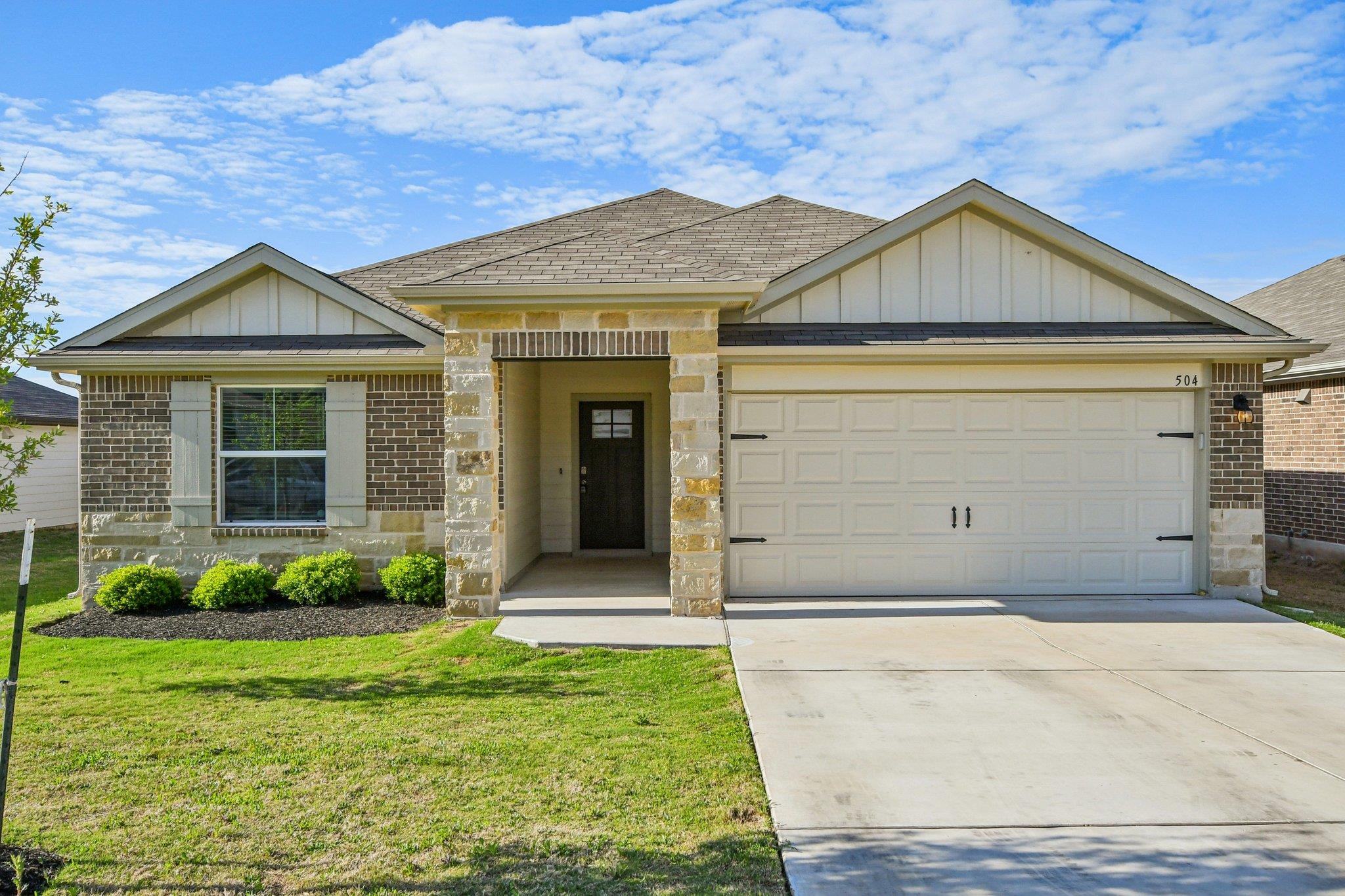 504 Elm Creek Dr, Hutto, TX 78634