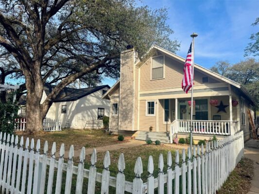 802 Hudgins St, Smithville
